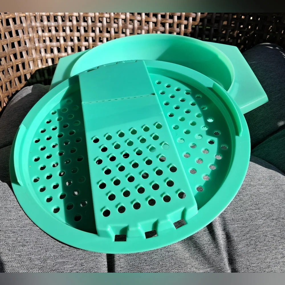 Vintage Tupperware Green Grater & Bowl Set